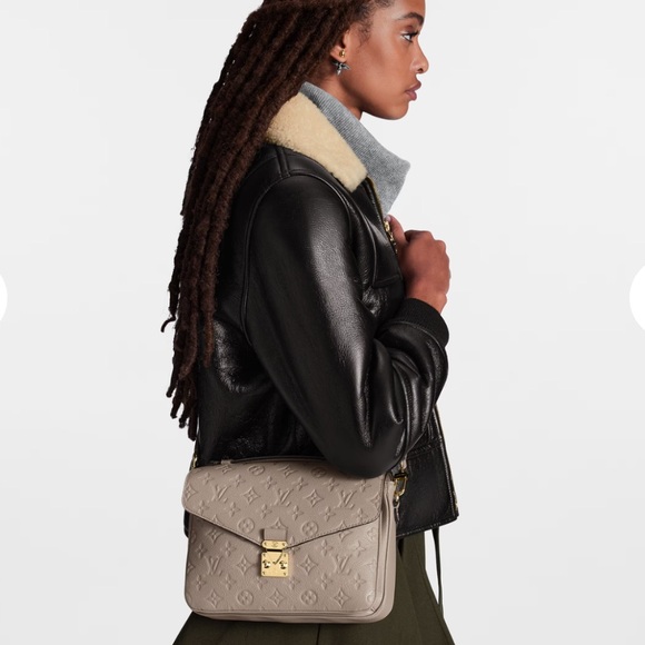 Louis Vuitton Pochette Metis handbag in turtle dove - Comes with box and dustbag - Picture 5 of 15